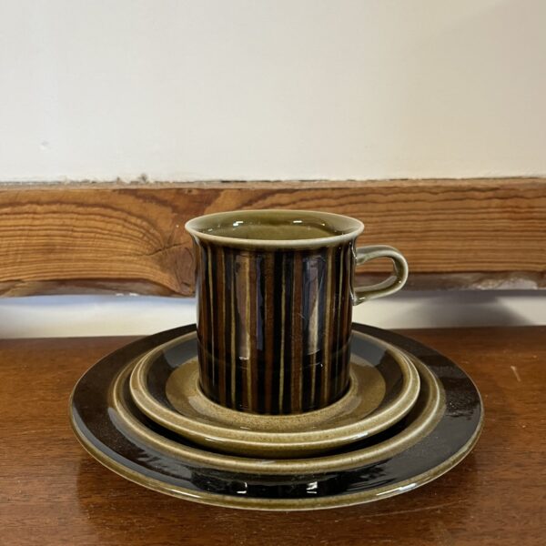 Arabia "Kosmos" Teacups with Saucers and Plate