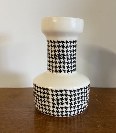Dog tooth vase